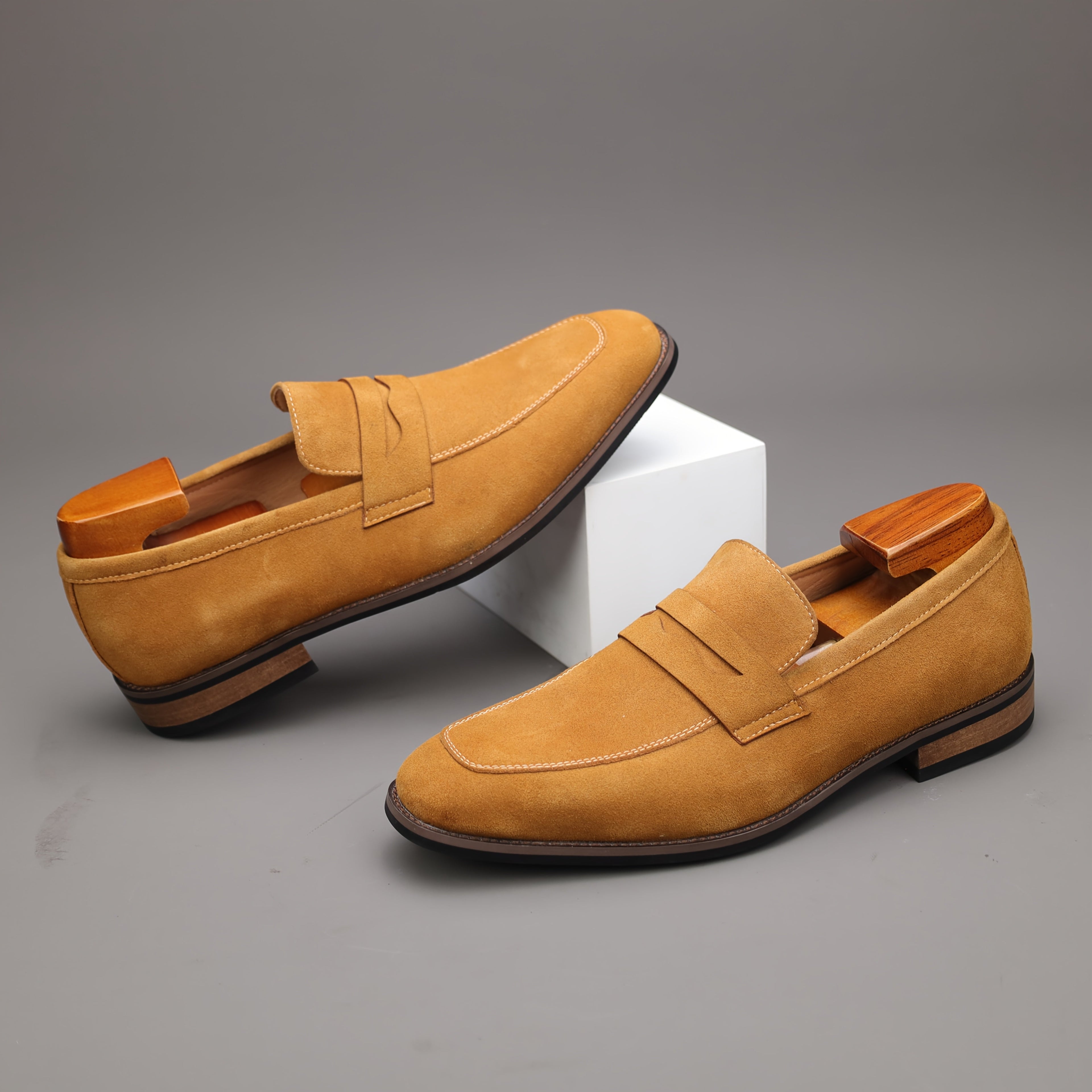 Men's Classic Apron Toe Loafers