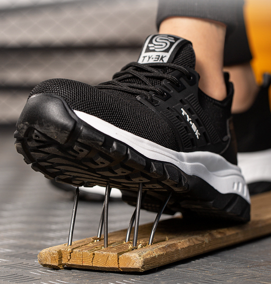 Men's Mesh Lug Sole Low-Top Sneakers