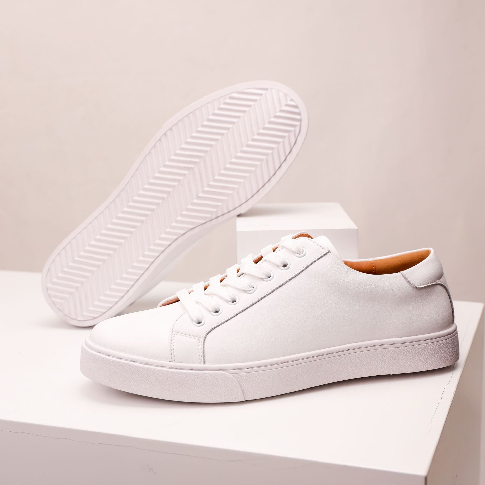 Men's Plain Toe Lace-Up Sneakers